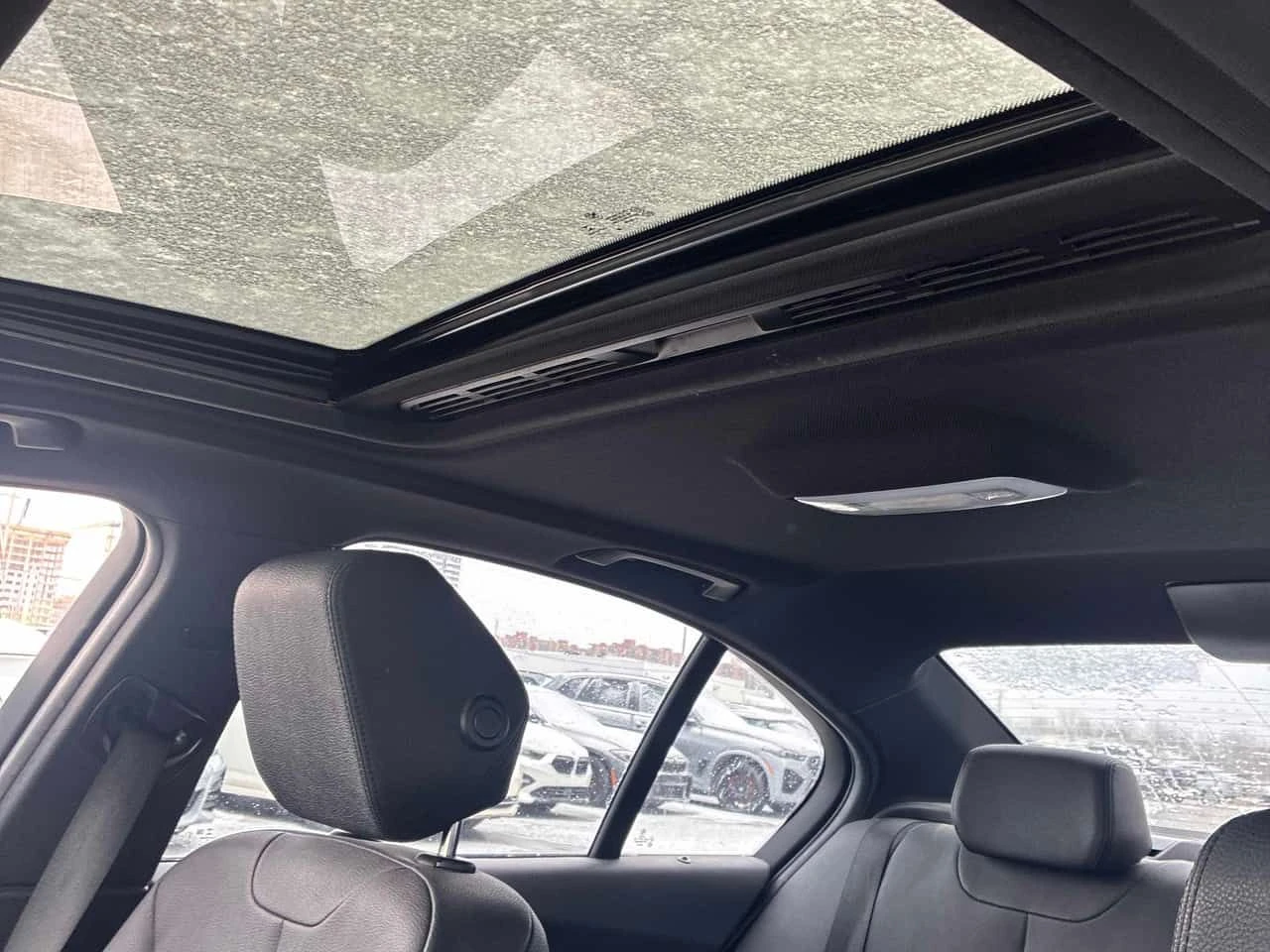 BMW 330 * xDrive * CARFAX * 2 КЛЮЧА * ПАНО * KEYLESS, снимка 16 - Автомобили и джипове - 54085252