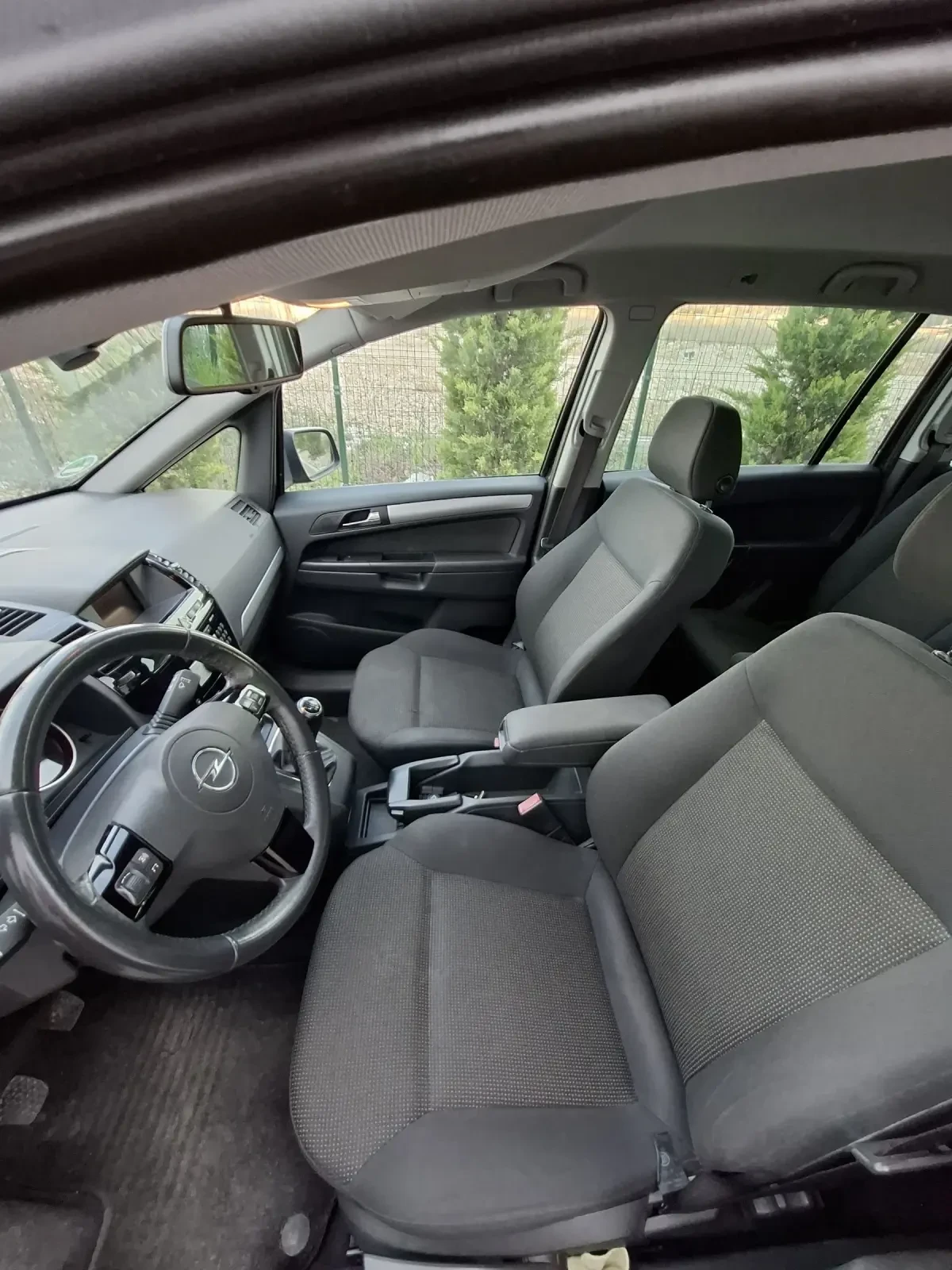 Opel Zafira FACELIFT , снимка 6 - Автомобили и джипове - 54137616