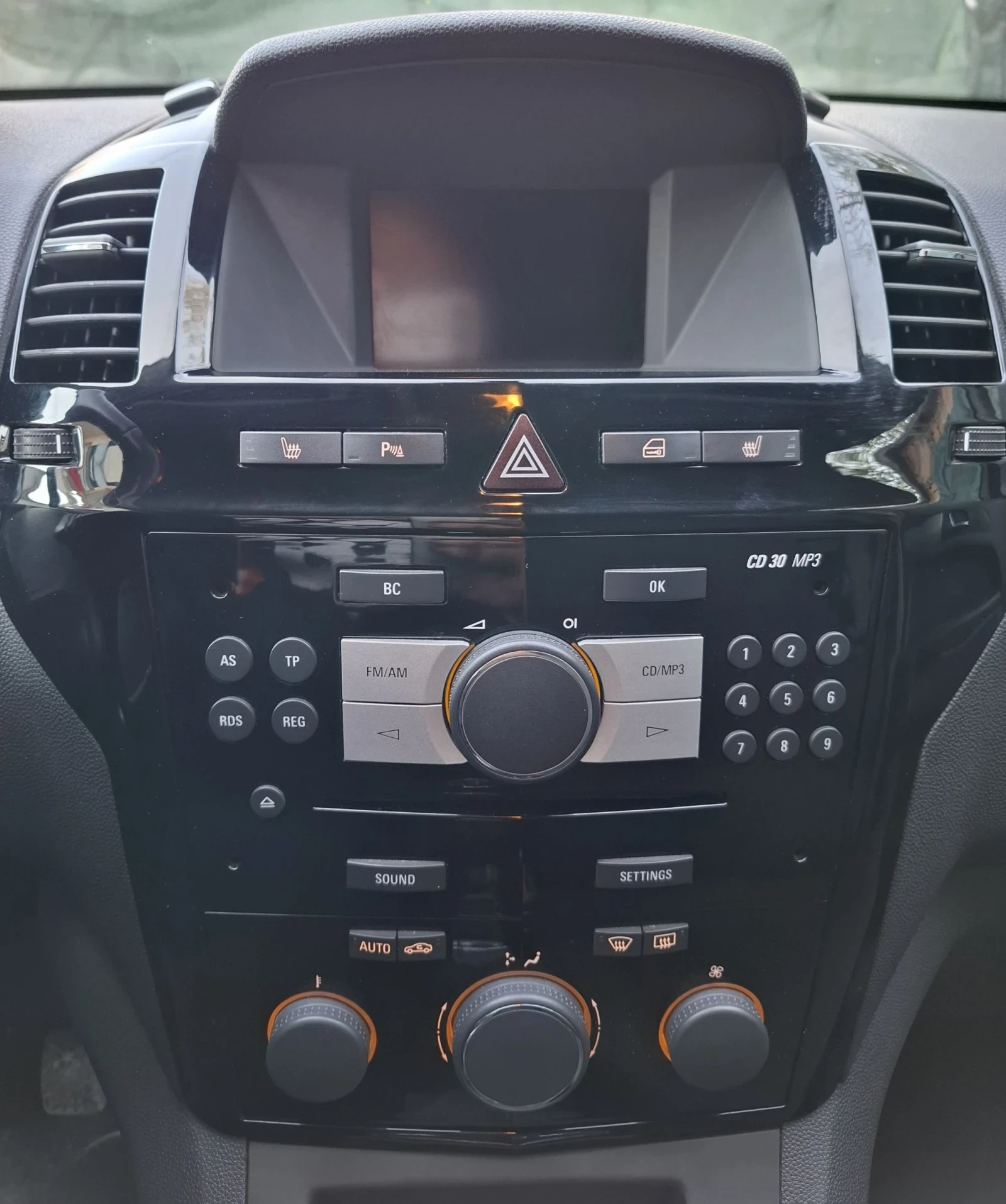 Opel Zafira FACELIFT , снимка 11 - Автомобили и джипове - 54137616