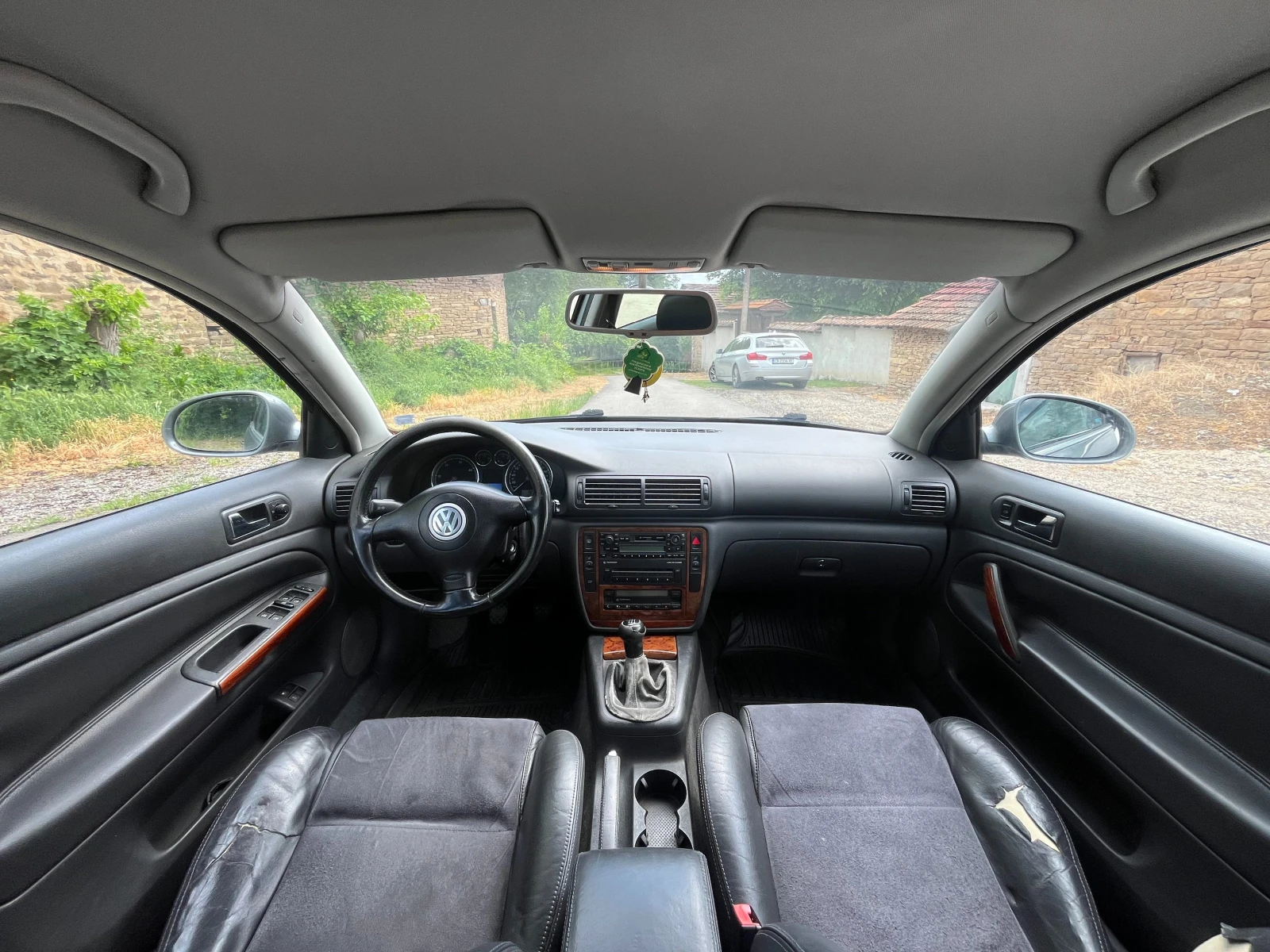 VW Passat 1.9 TDI, снимка 4 - Автомобили и джипове - 54620325