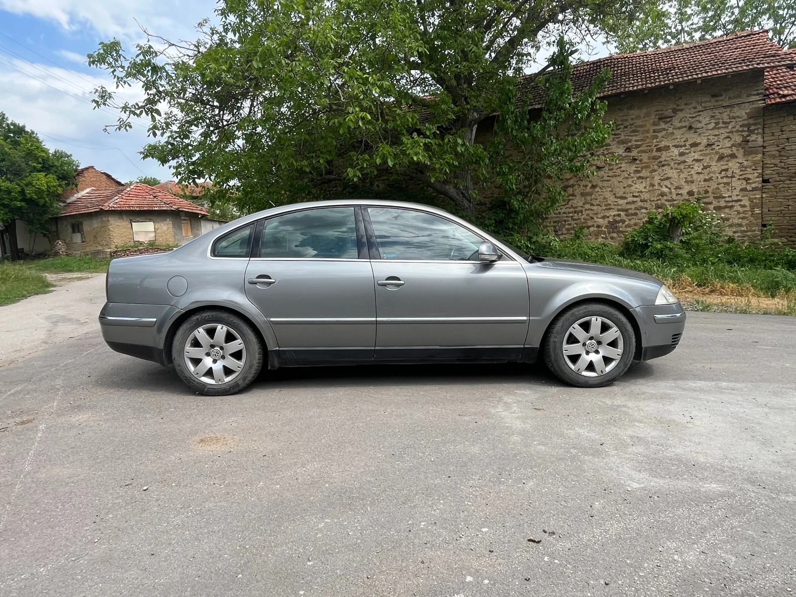 VW Passat 1.9 TDI, снимка 3 - Автомобили и джипове - 54620325
