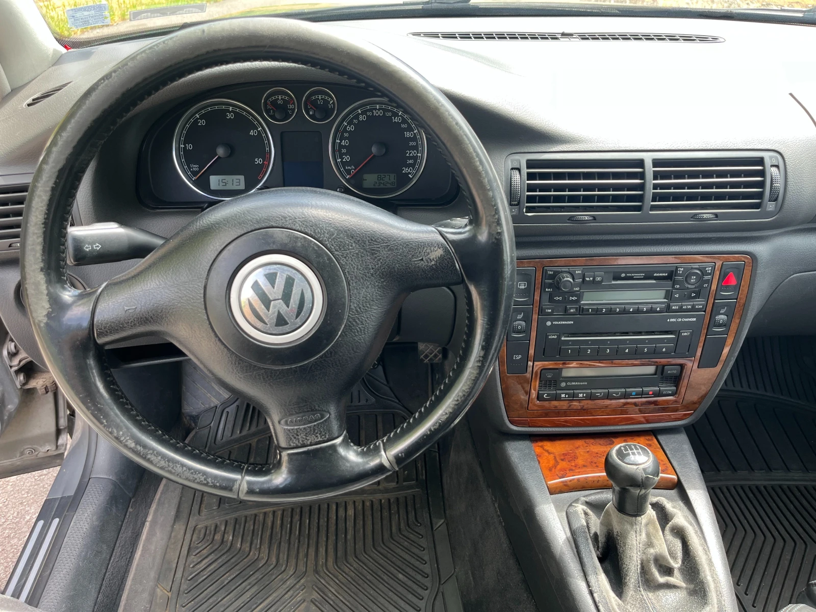 VW Passat 1.9 TDI, снимка 5 - Автомобили и джипове - 54620325