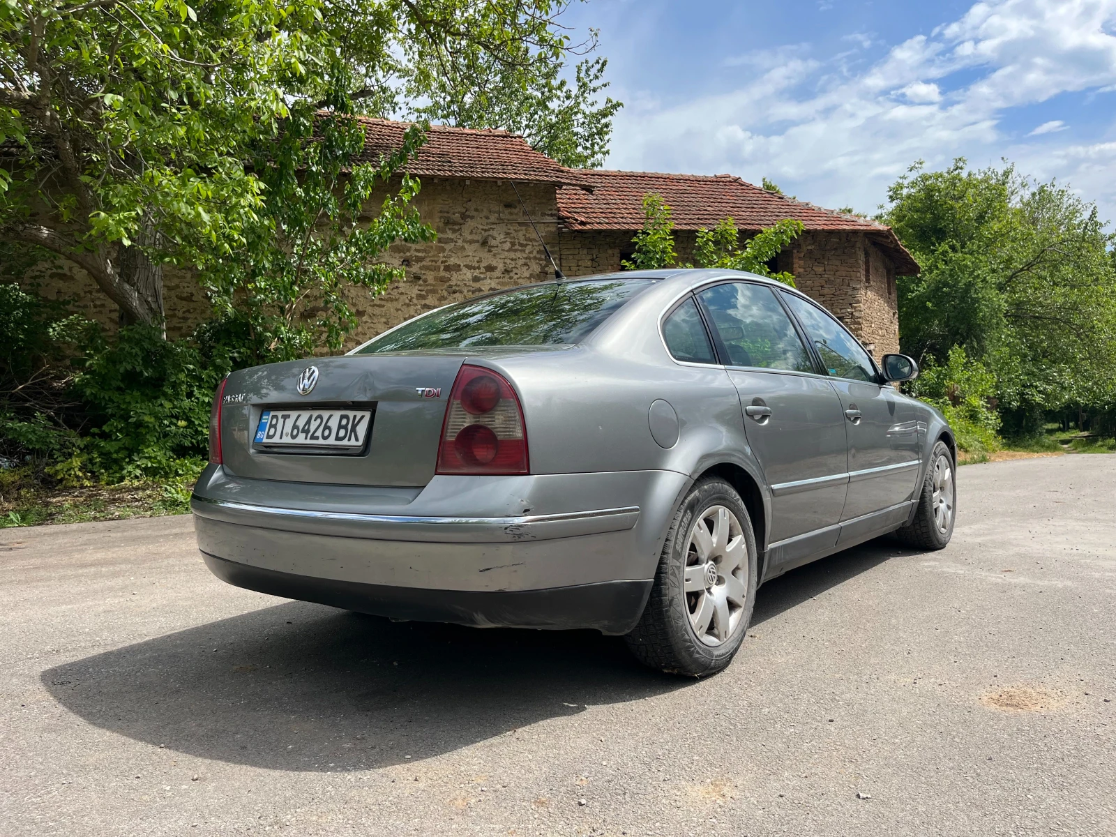 VW Passat 1.9 TDI, снимка 2 - Автомобили и джипове - 54620325