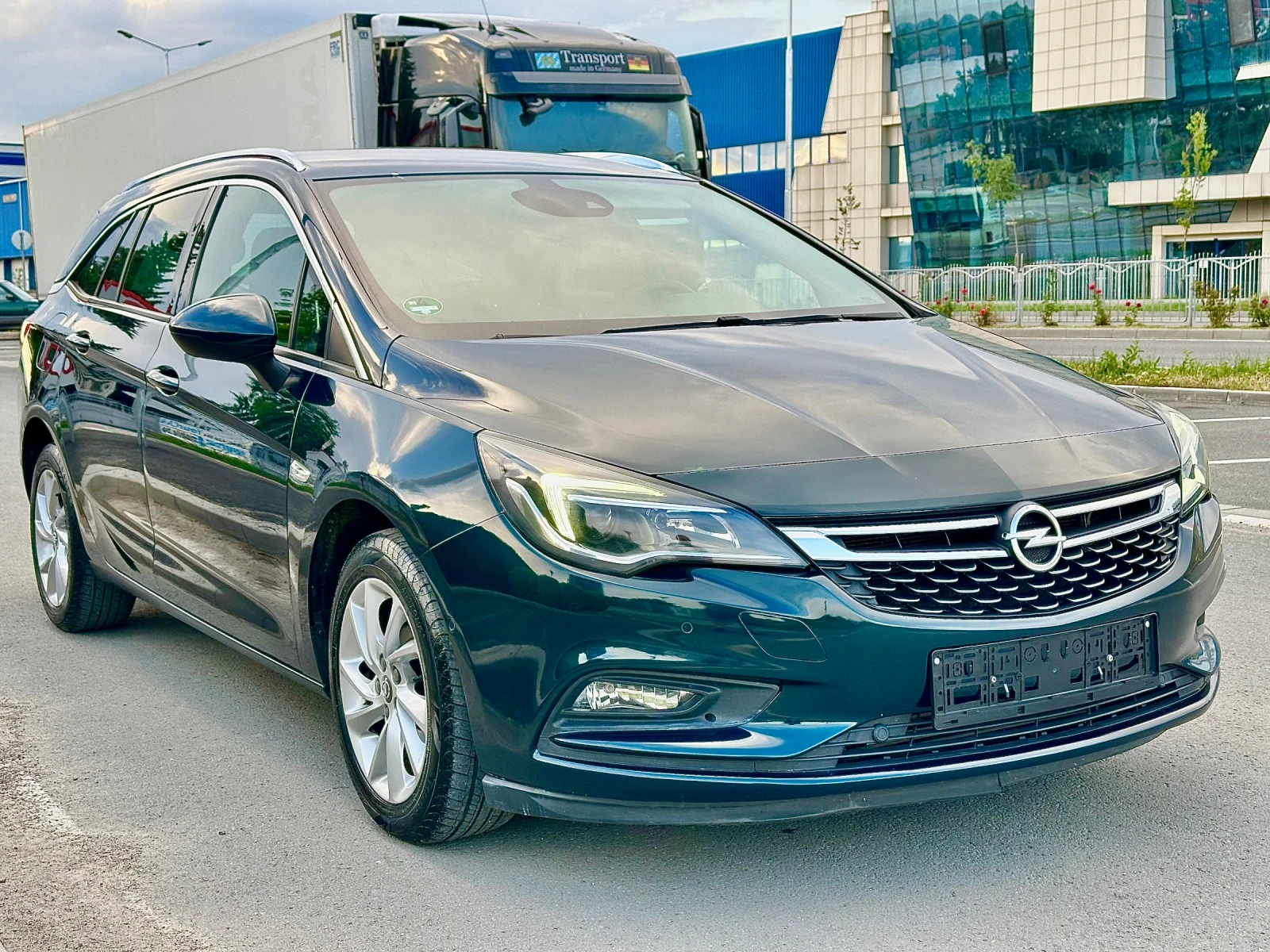 Opel Astra 1.6 CDTI * Сменена верига * АТ6 * Navi * CarPlay  , снимка 3 - Автомобили и джипове - 54826515