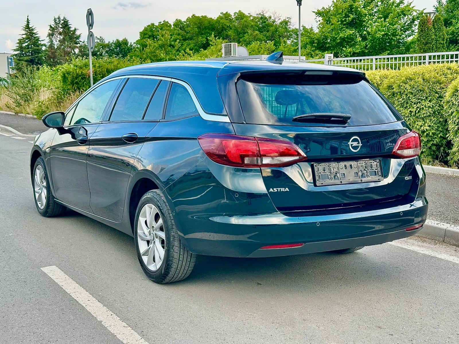 Opel Astra 1.6 CDTI * Сменена верига * АТ6 * Navi * CarPlay  , снимка 4 - Автомобили и джипове - 54826515