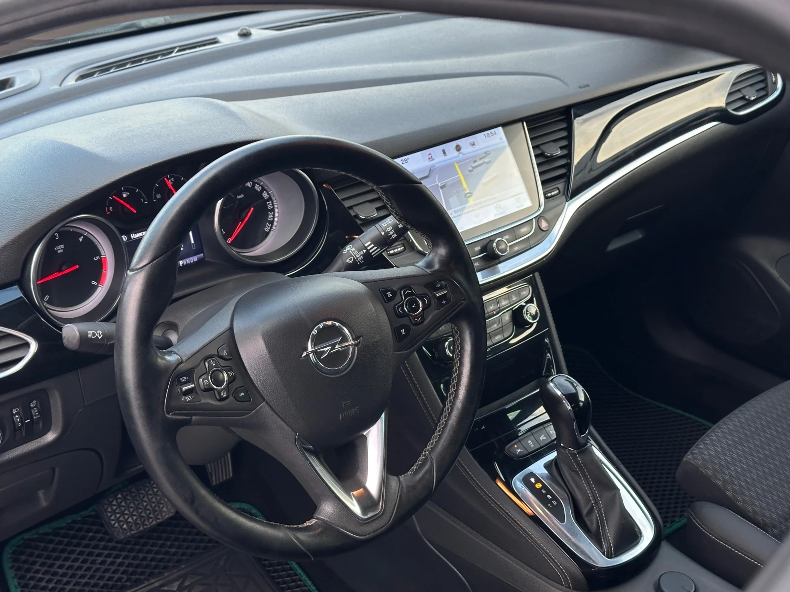Opel Astra 1.6 CDTI * Сменена верига * АТ6 * Navi * CarPlay  , снимка 7 - Автомобили и джипове - 54826515