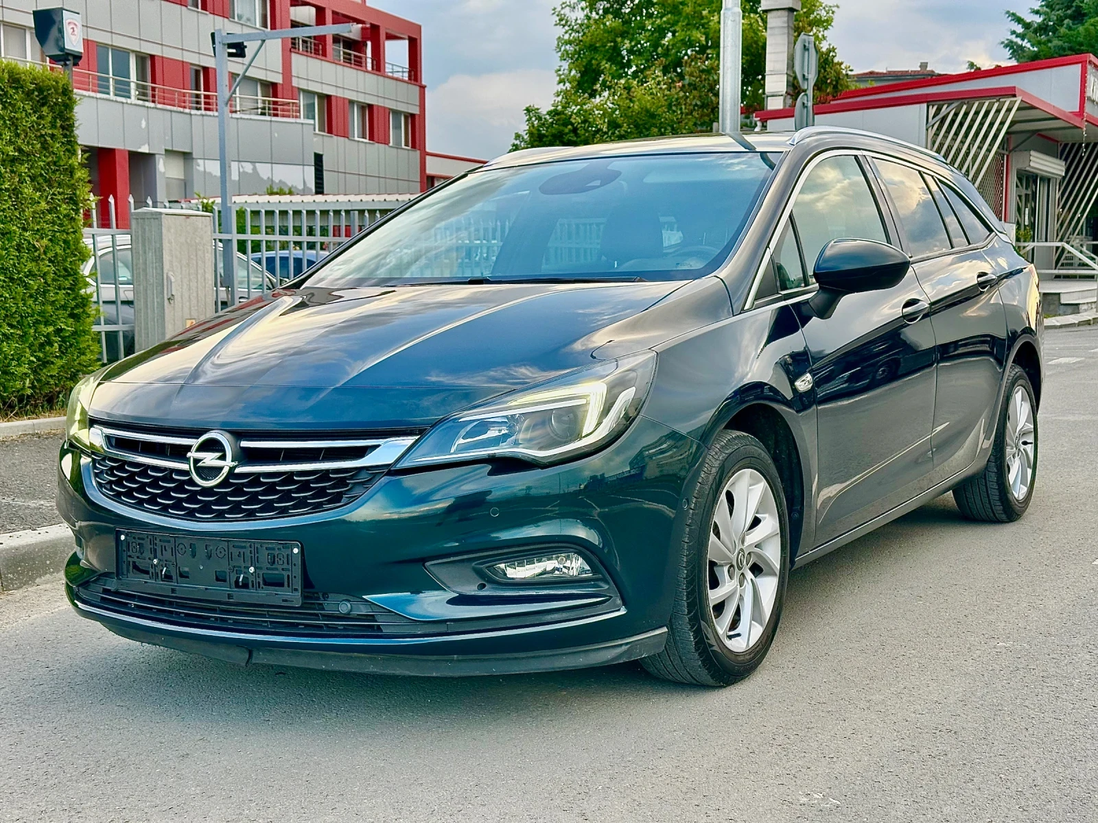 Opel Astra 1.6 CDTI * Innovation * Avtomat * Navi * CarPlay  