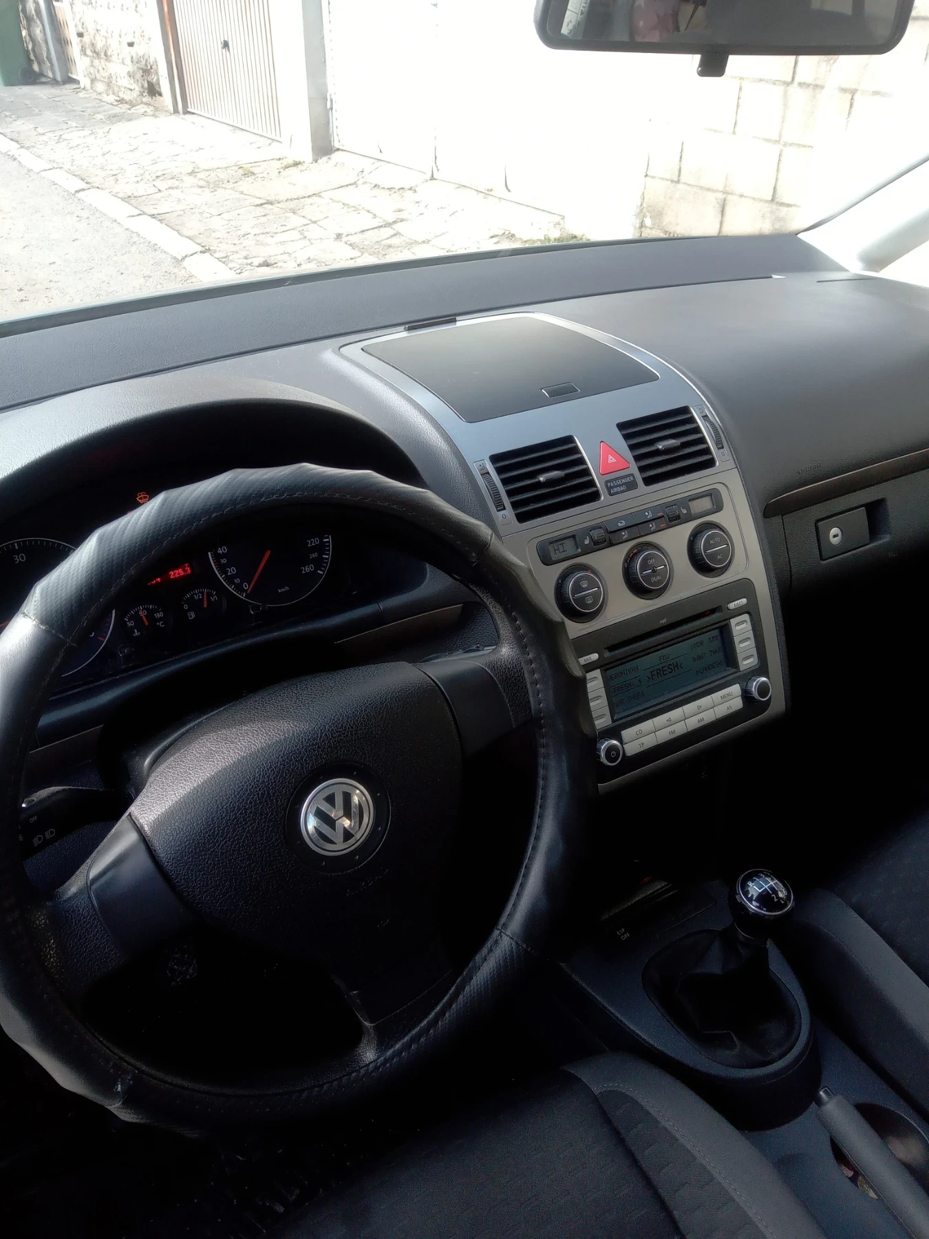 VW Touran, снимка 4 - Автомобили и джипове - 56726239