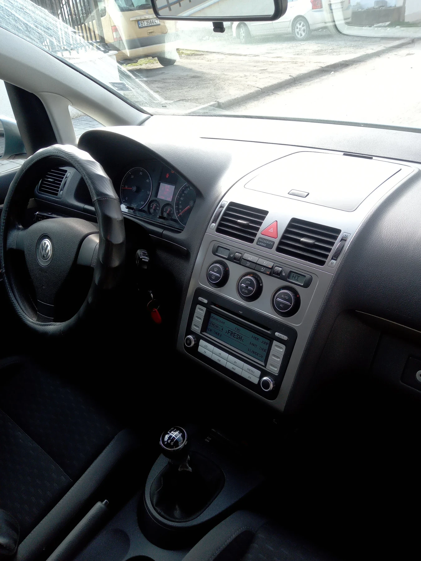 VW Touran, снимка 2 - Автомобили и джипове - 56726239