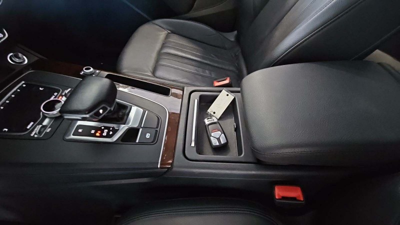 Audi Q5 2.0L, снимка 11 - Автомобили и джипове - 46432485
