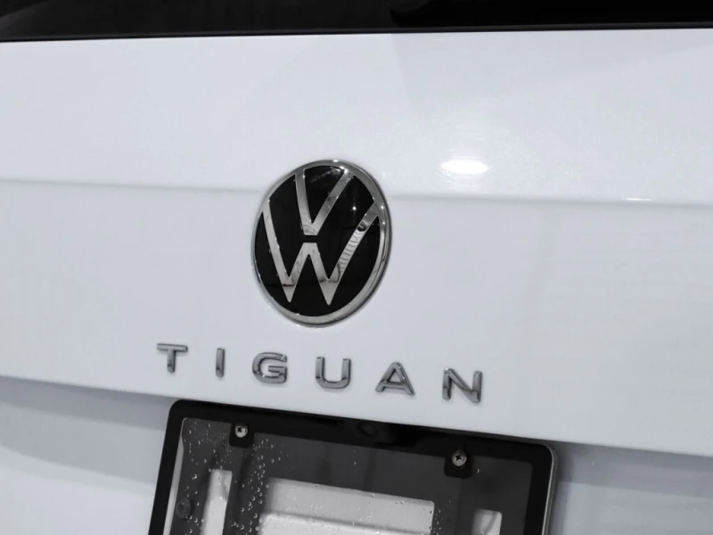 VW Tiguan * Comfortline R Line Black Edition / 4Motion / App, снимка 10 - Автомобили и джипове - 52848503