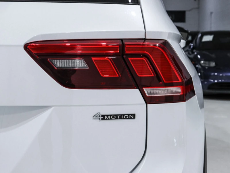 VW Tiguan * Comfortline R Line Black Edition / 4Motion / App, снимка 9 - Автомобили и джипове - 52848503