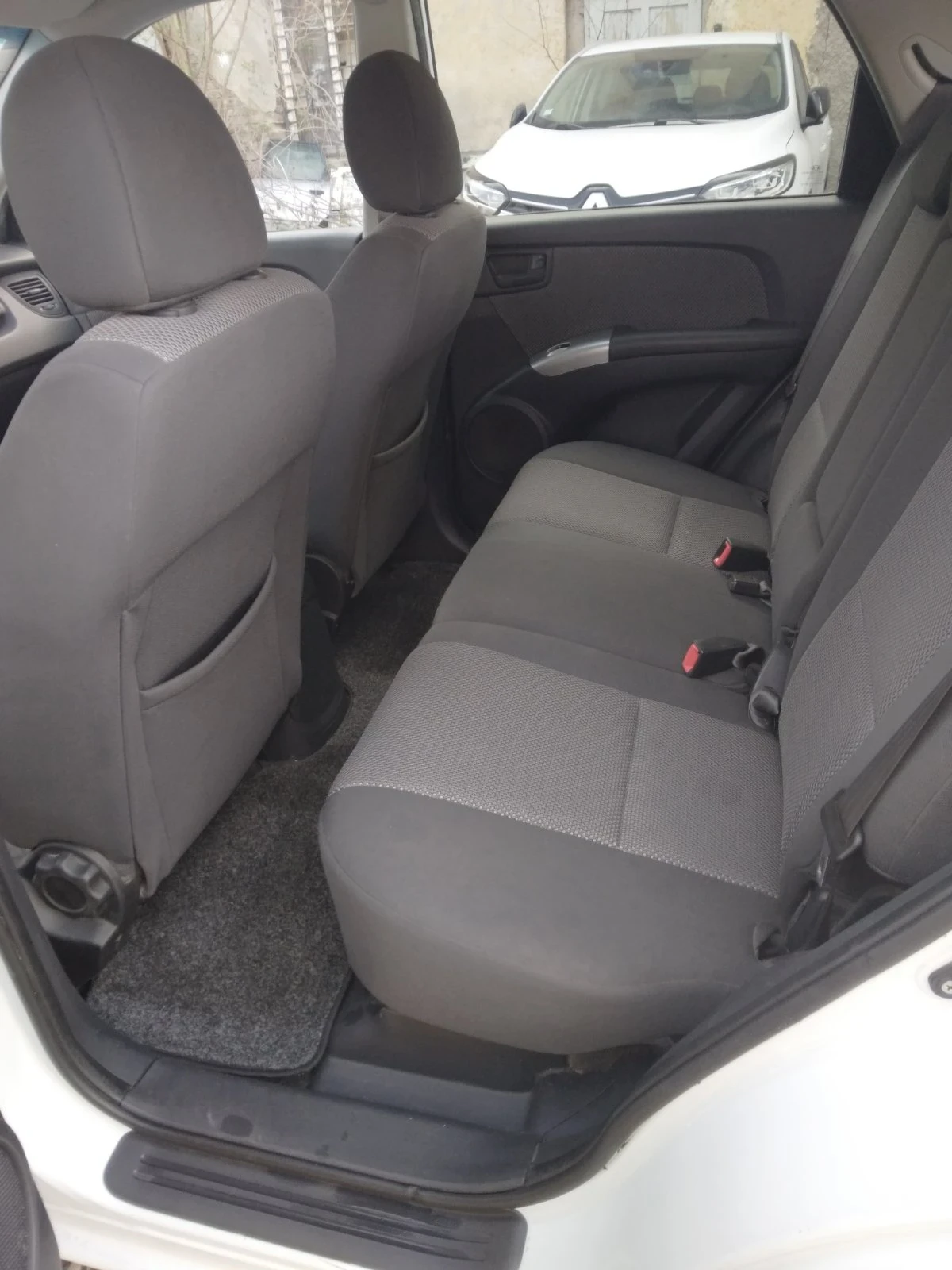 Kia Sportage 2.0 - изображение 7