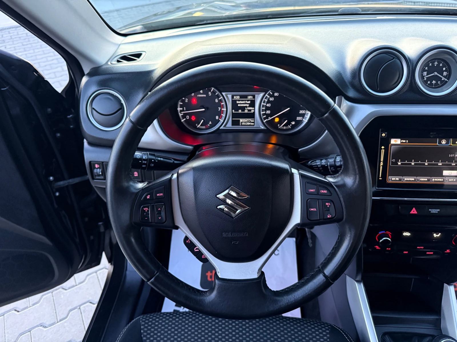 Suzuki Vitara 1.6 i 120 ks Собствен Лизинг !!!, снимка 14 - Автомобили и джипове - 54355771