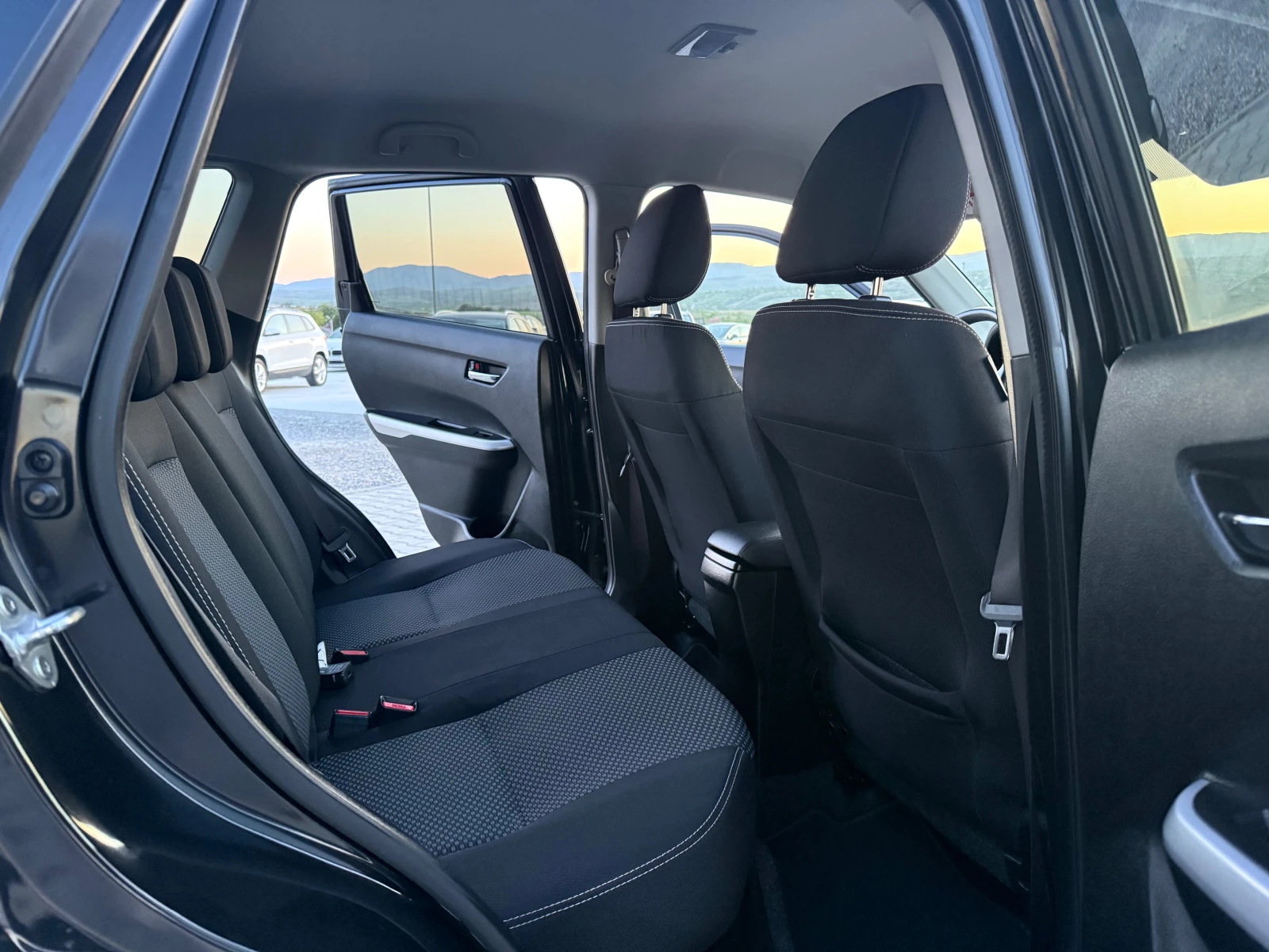 Suzuki Vitara 1.6 i 120 ks Собствен Лизинг !!!, снимка 10 - Автомобили и джипове - 54355771