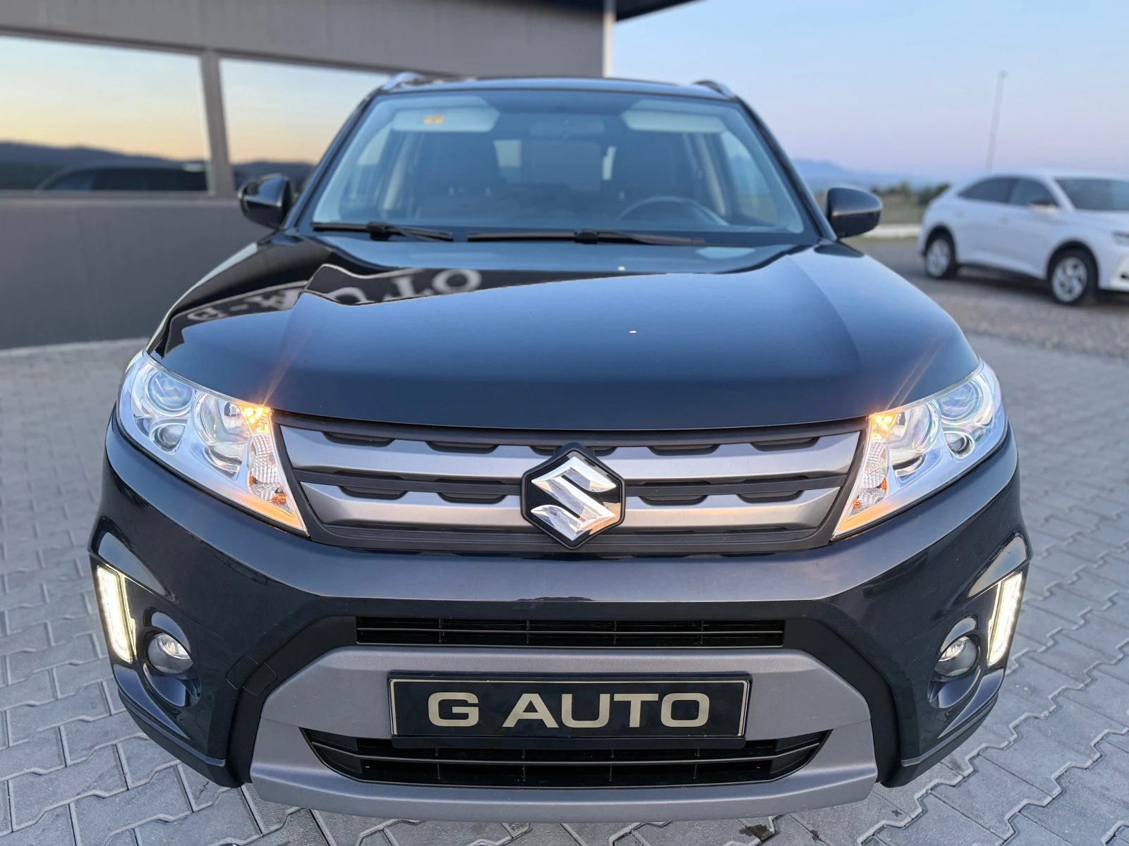 Suzuki Vitara 1.6 i 120 ks Собствен Лизинг !!!, снимка 2 - Автомобили и джипове - 54355771