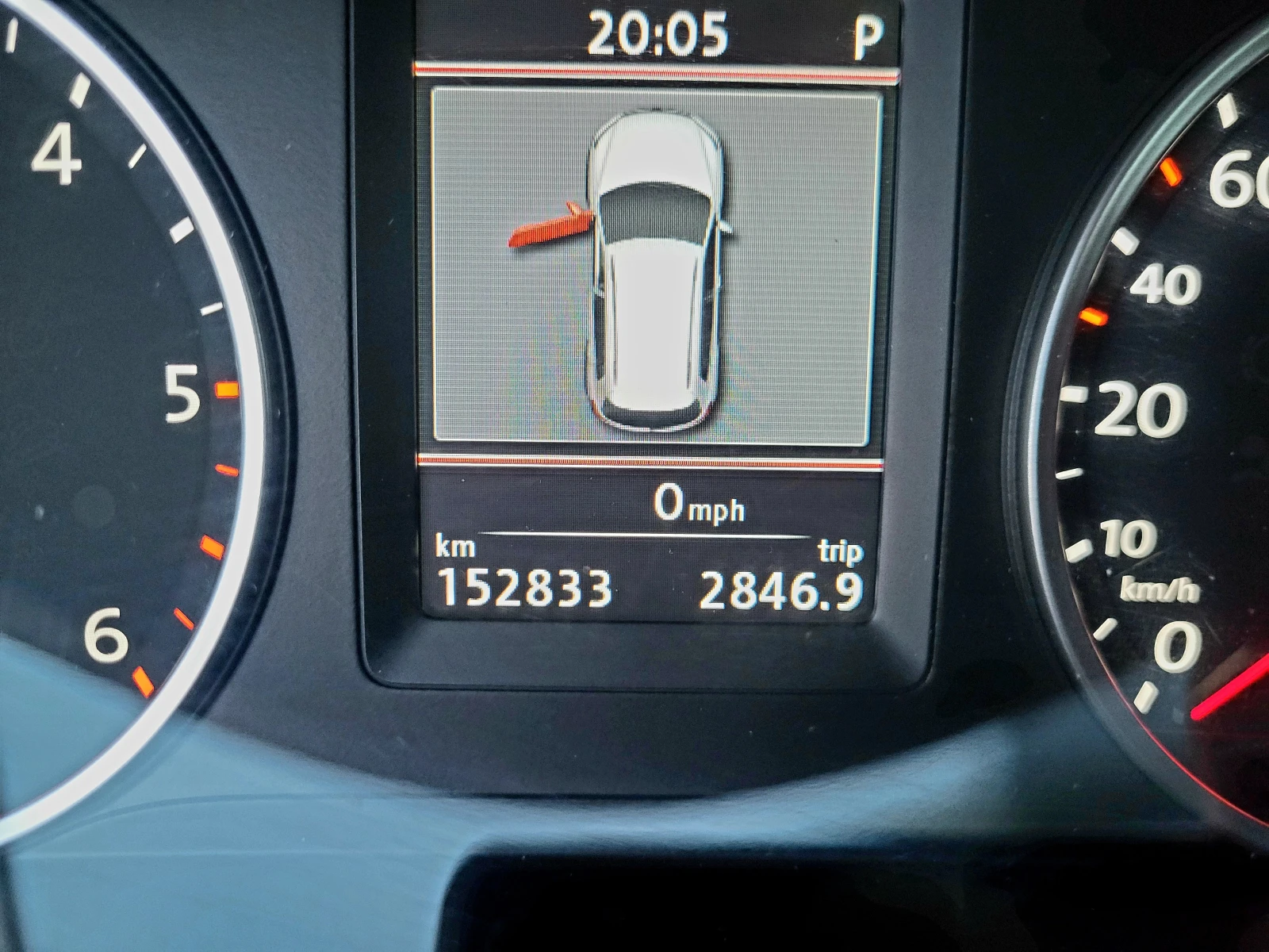 VW Tiguan 2.0TDI, снимка 14 - Автомобили и джипове - 54974786