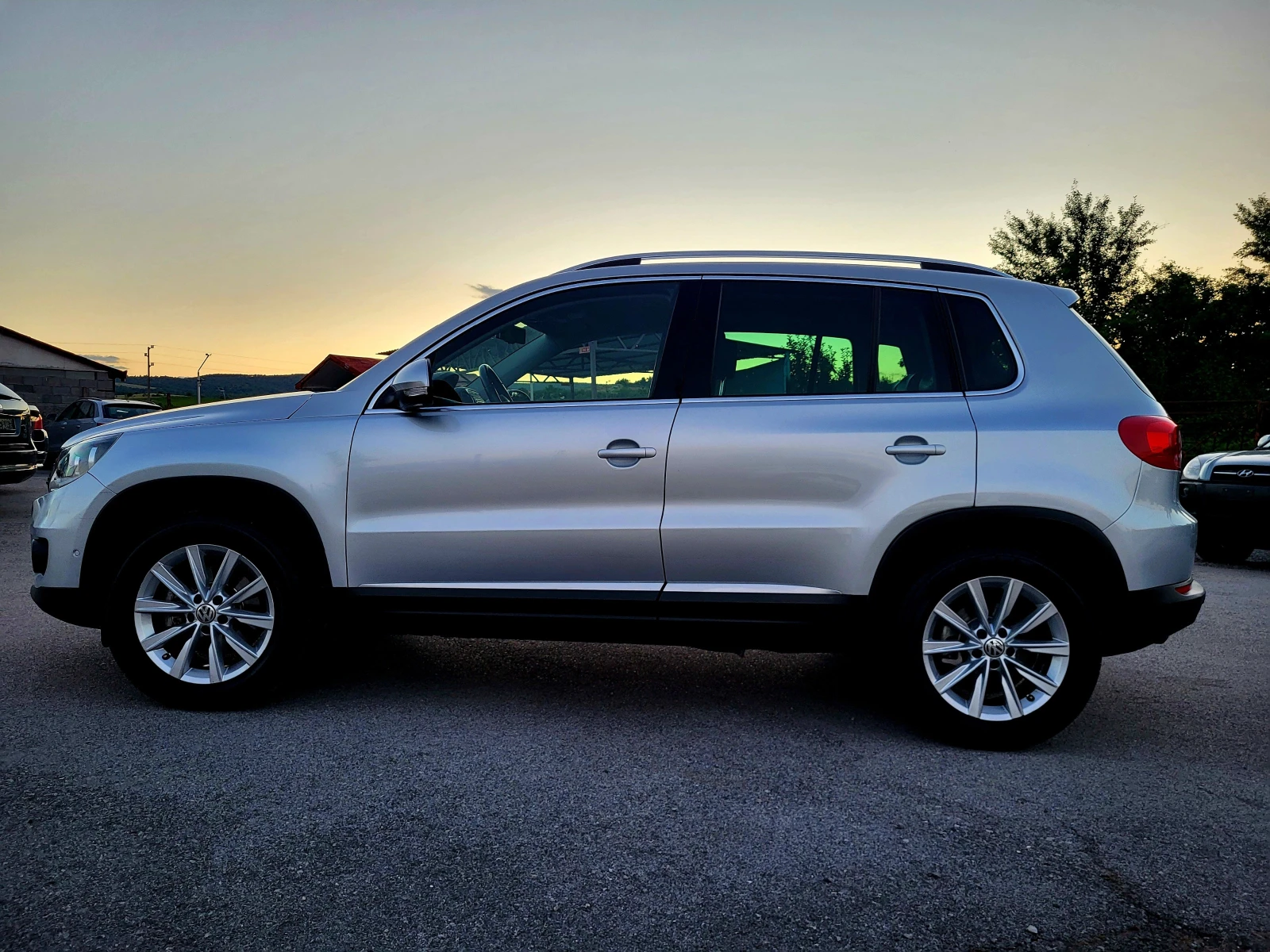 VW Tiguan 2.0TDI, снимка 8 - Автомобили и джипове - 54974786
