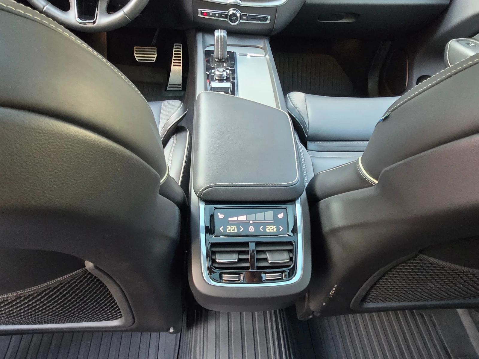 Volvo XC60 | 4X4* ПОДГРЕВ* BOWERS & WILKINS* , снимка 14 - Автомобили и джипове - 56130499
