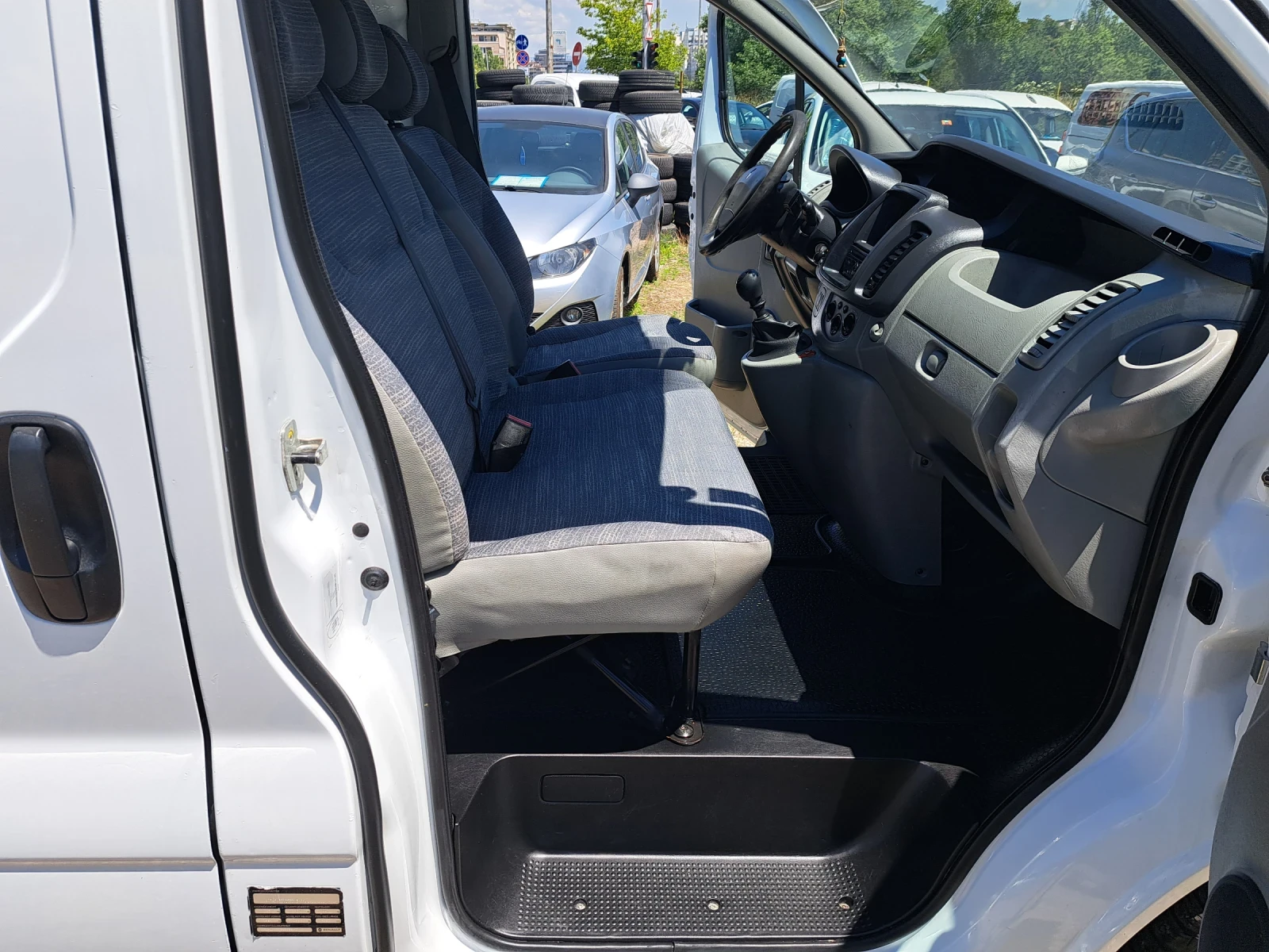Renault Trafic 2.0 DCI, снимка 11 - Бусове и автобуси - 55067584