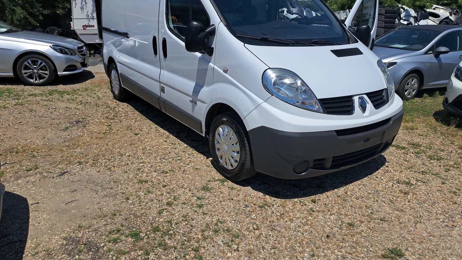 Renault Trafic 2.0 DCI, снимка 7 - Бусове и автобуси - 55067584