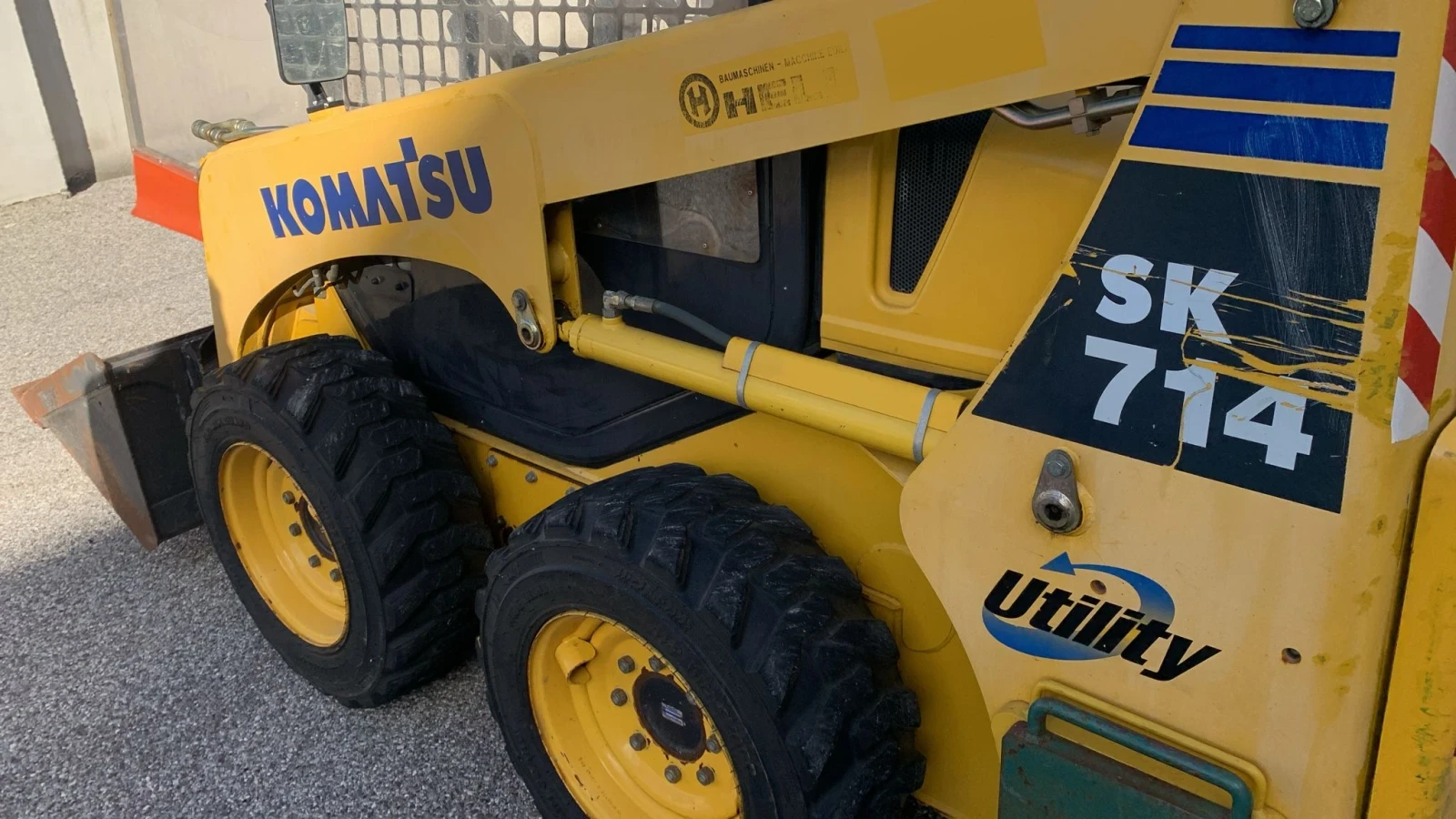 Мини челни товарачи Komatsu SK 714, снимка 3 - Индустриална техника - 54707716