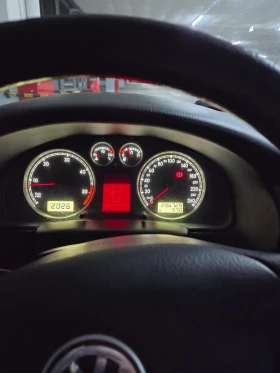 VW Passat - 1260 € / 2464.35 лв. - 35169108 6