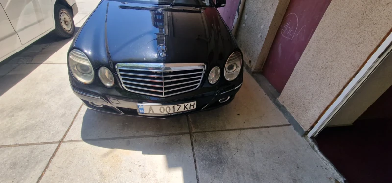 Mercedes-Benz E 220, снимка 3 - Автомобили и джипове - 52574691