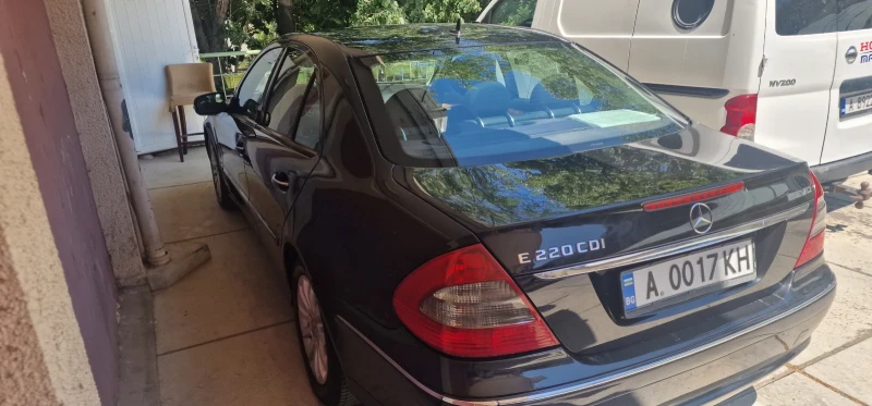 Mercedes-Benz E 220, снимка 9 - Автомобили и джипове - 52574691