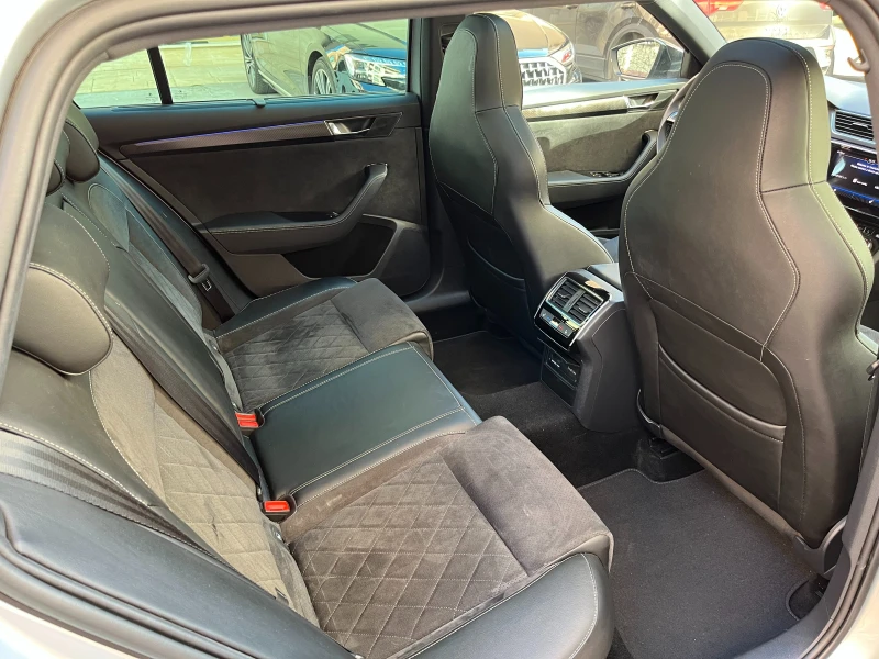 Skoda Superb 2.0 TSI Sportline 4x4, снимка 13 - Автомобили и джипове - 51857834