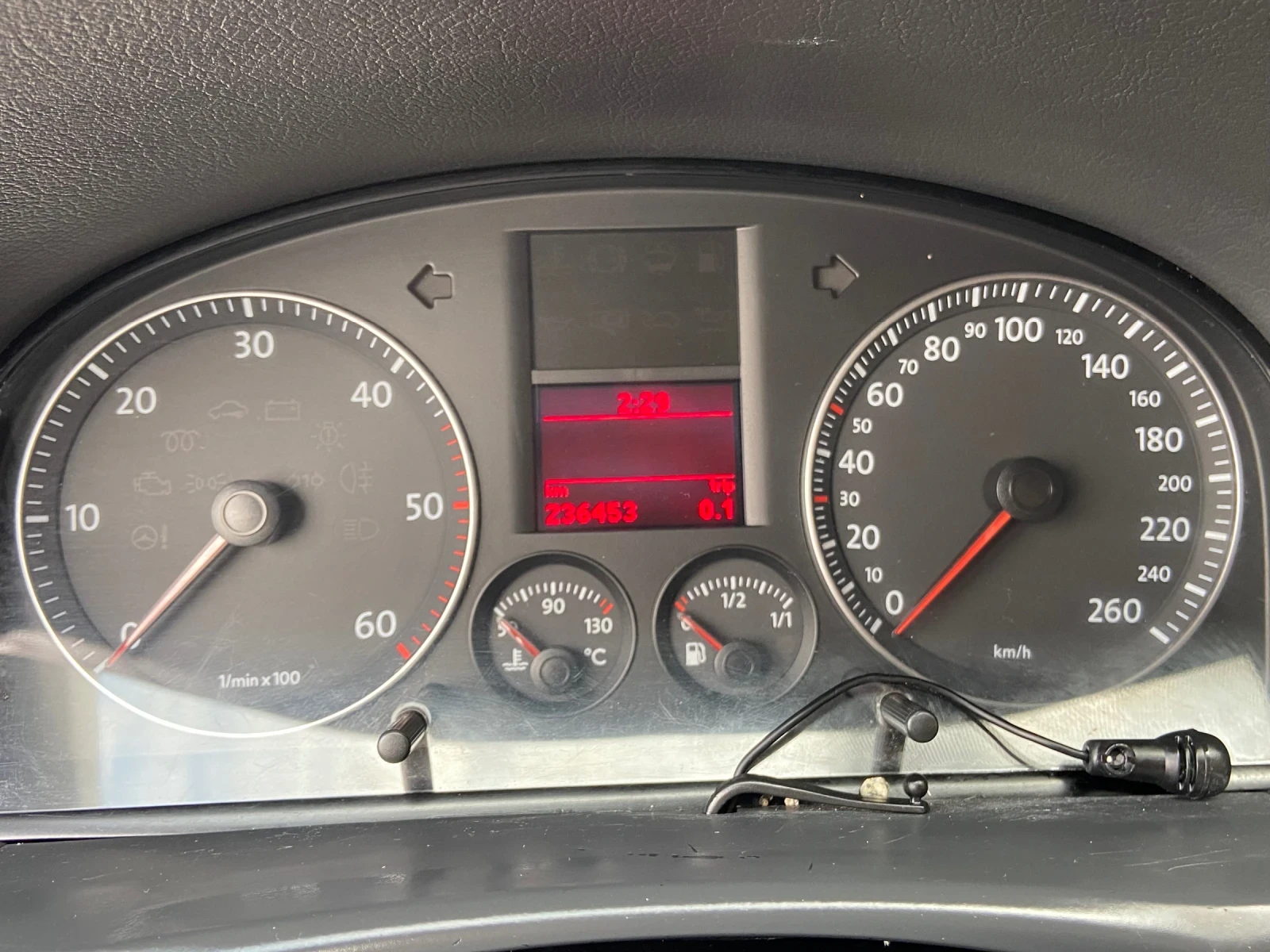VW Touran 1.9TDI 105К.С. 7-МЕСТЕН - изображение 9