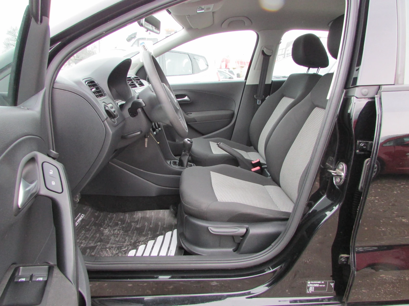 VW Polo 1.2i EURO5B - изображение 8