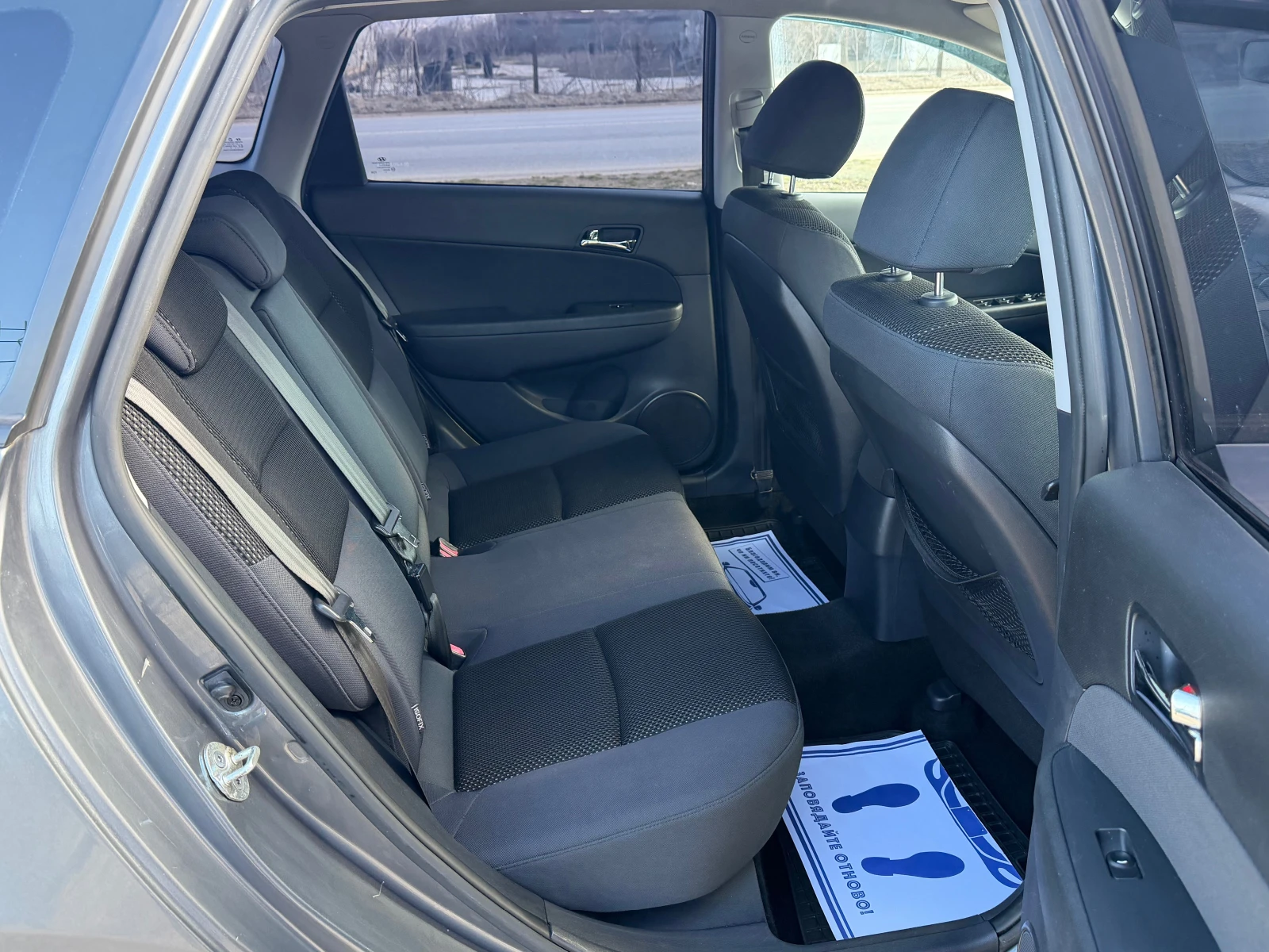 Hyundai I30 1.6CRDI 90кс. Навигация , снимка 10 - Автомобили и джипове - 53844080