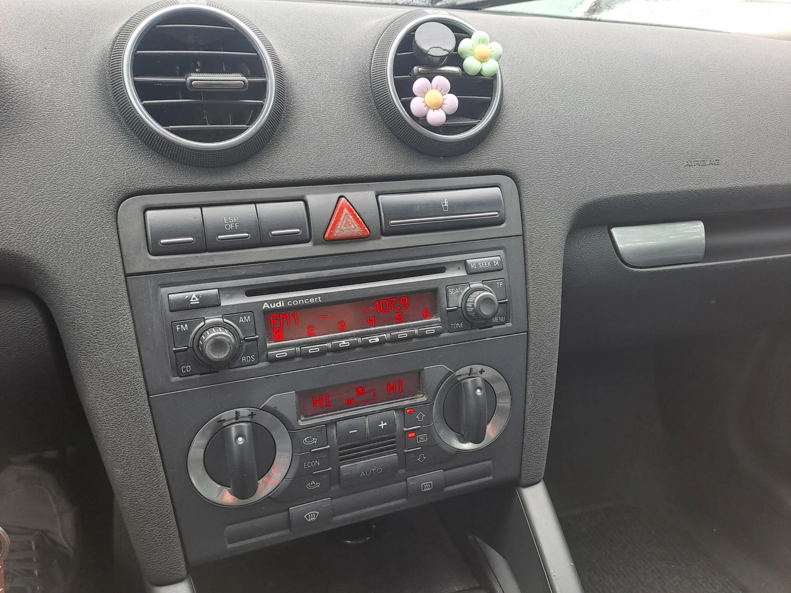 Audi A3 2.0 TDI, снимка 11 - Автомобили и джипове - 54043538