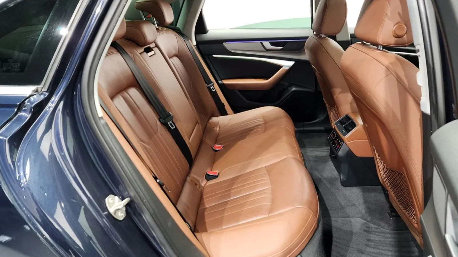 Audi A6 45 TFSI | ПОДГРЕВ | ОБДУХ | ПАНОРАМА | 360 КАМЕРИ, снимка 8 - Автомобили и джипове - 54735809