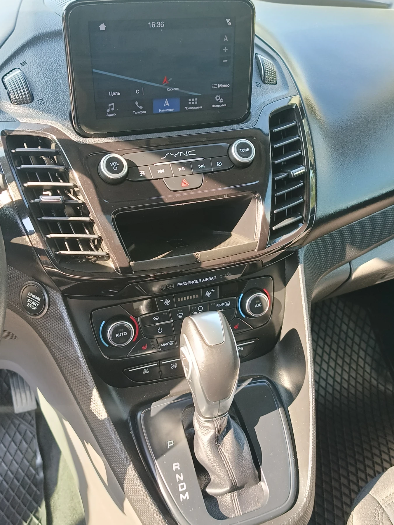 Ford Connect 1.5Tdci Панорама* Автомат, снимка 14 - Автомобили и джипове - 55075272