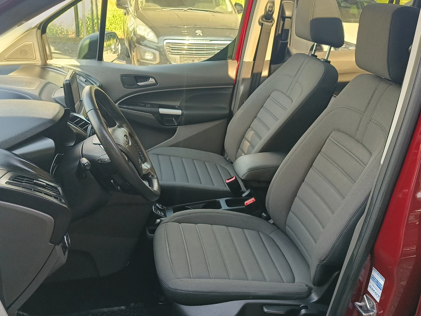 Ford Connect 1.5Tdci Панорама* Автомат, снимка 9 - Автомобили и джипове - 55075272