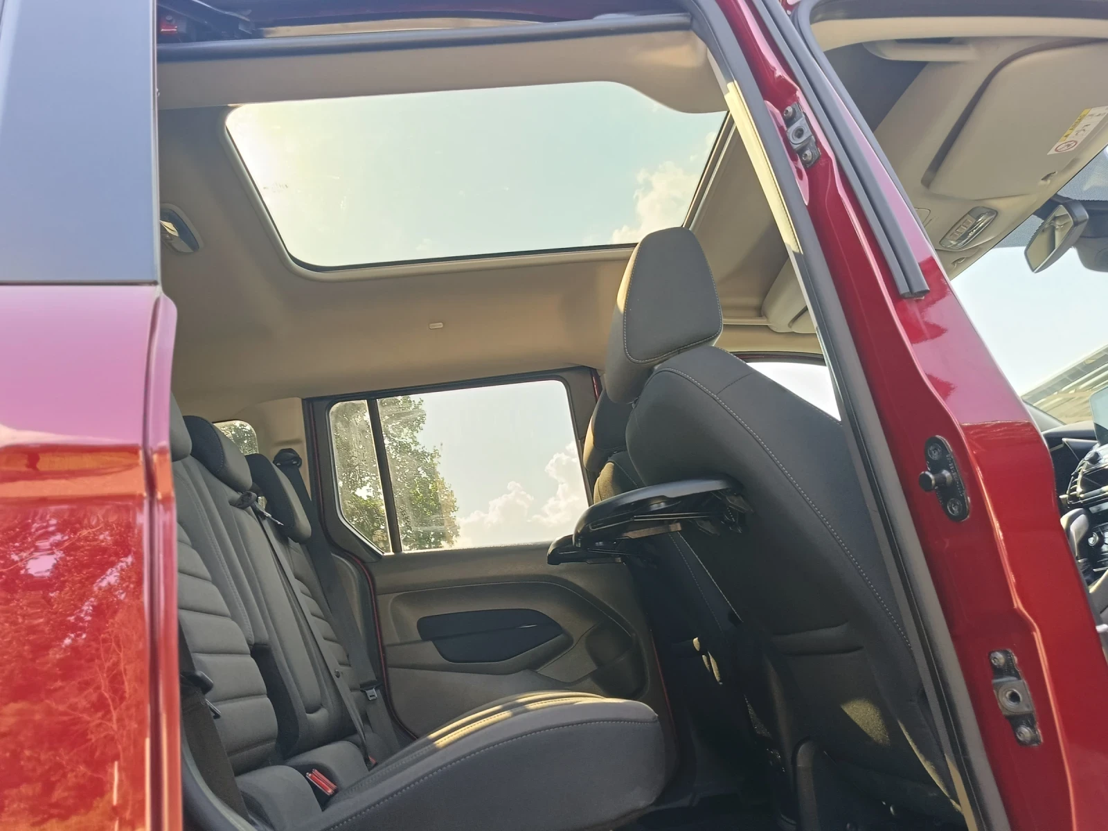 Ford Connect 1.5Tdci Панорама* Автомат, снимка 7 - Автомобили и джипове - 55075272