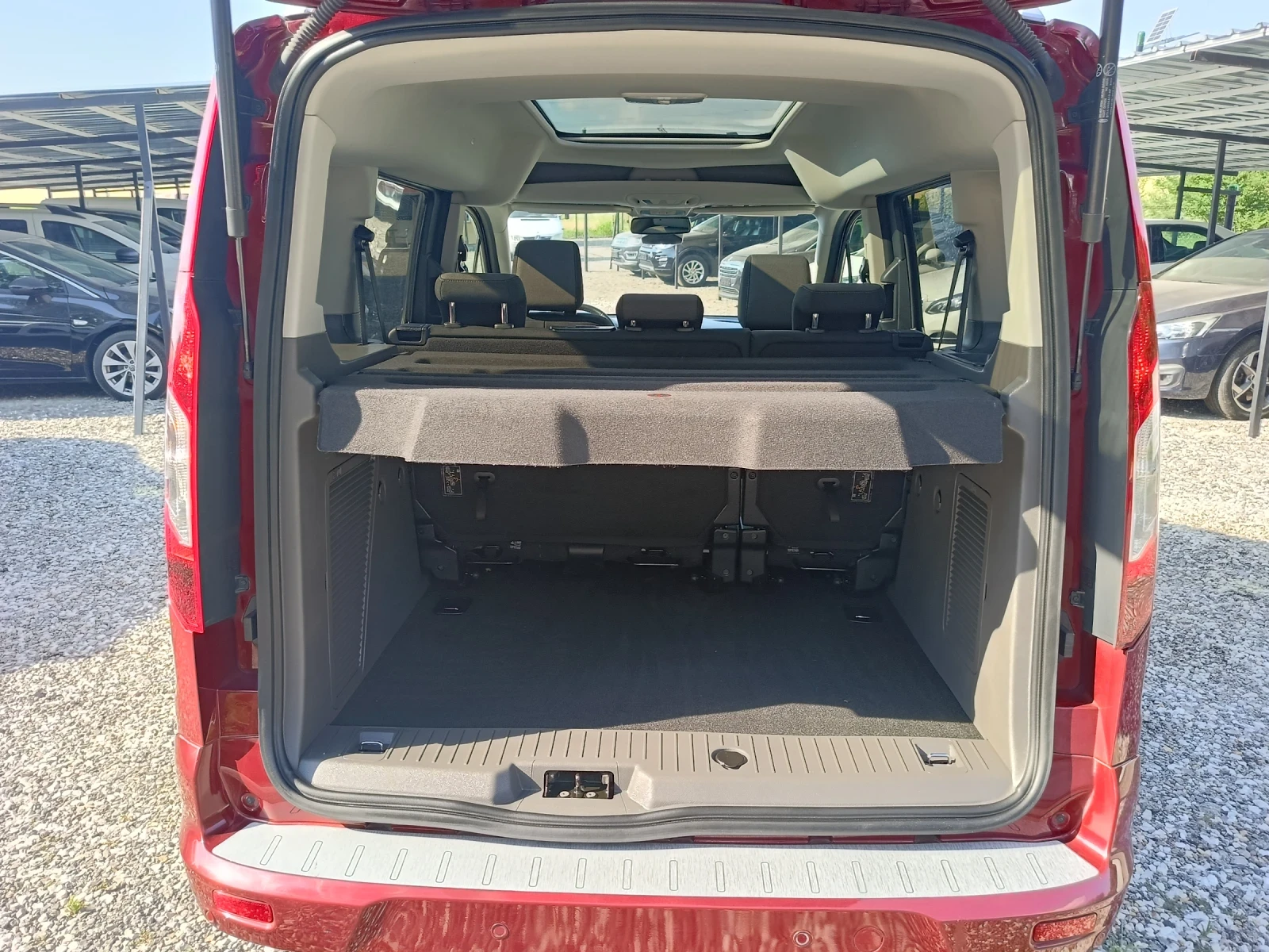 Ford Connect 1.5Tdci Панорама* Автомат, снимка 17 - Автомобили и джипове - 55075272