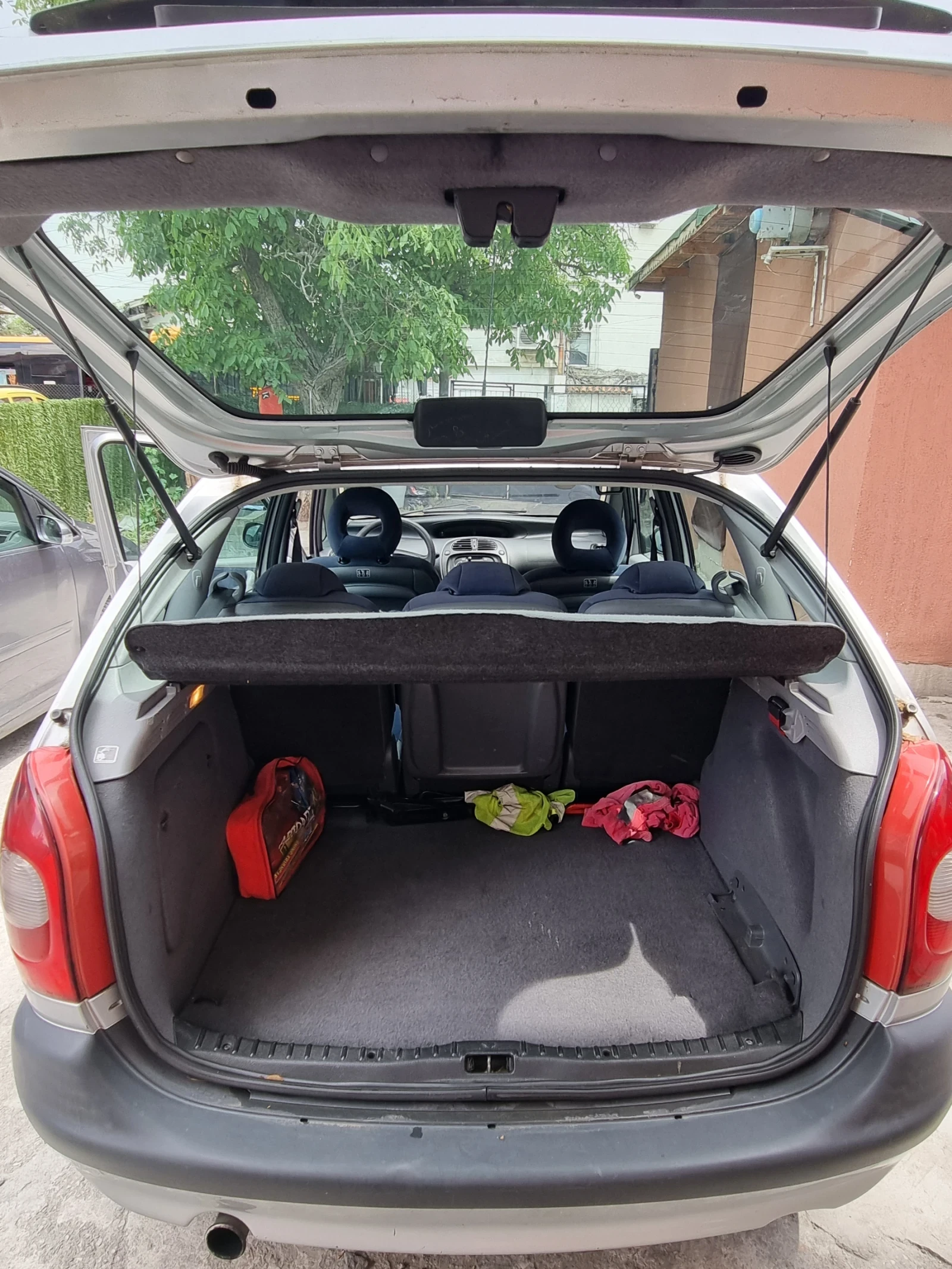 Citroen Xsara picasso 2.0 HDI, снимка 10 - Автомобили и джипове - 55194934