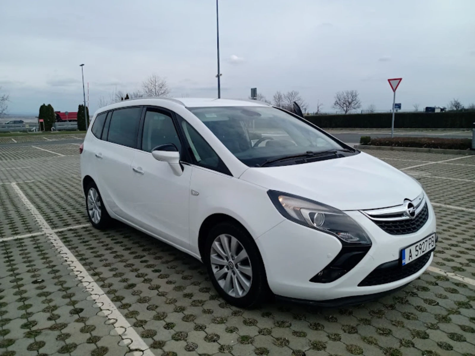 Opel Zafira, снимка 3 - Автомобили и джипове - 55367020