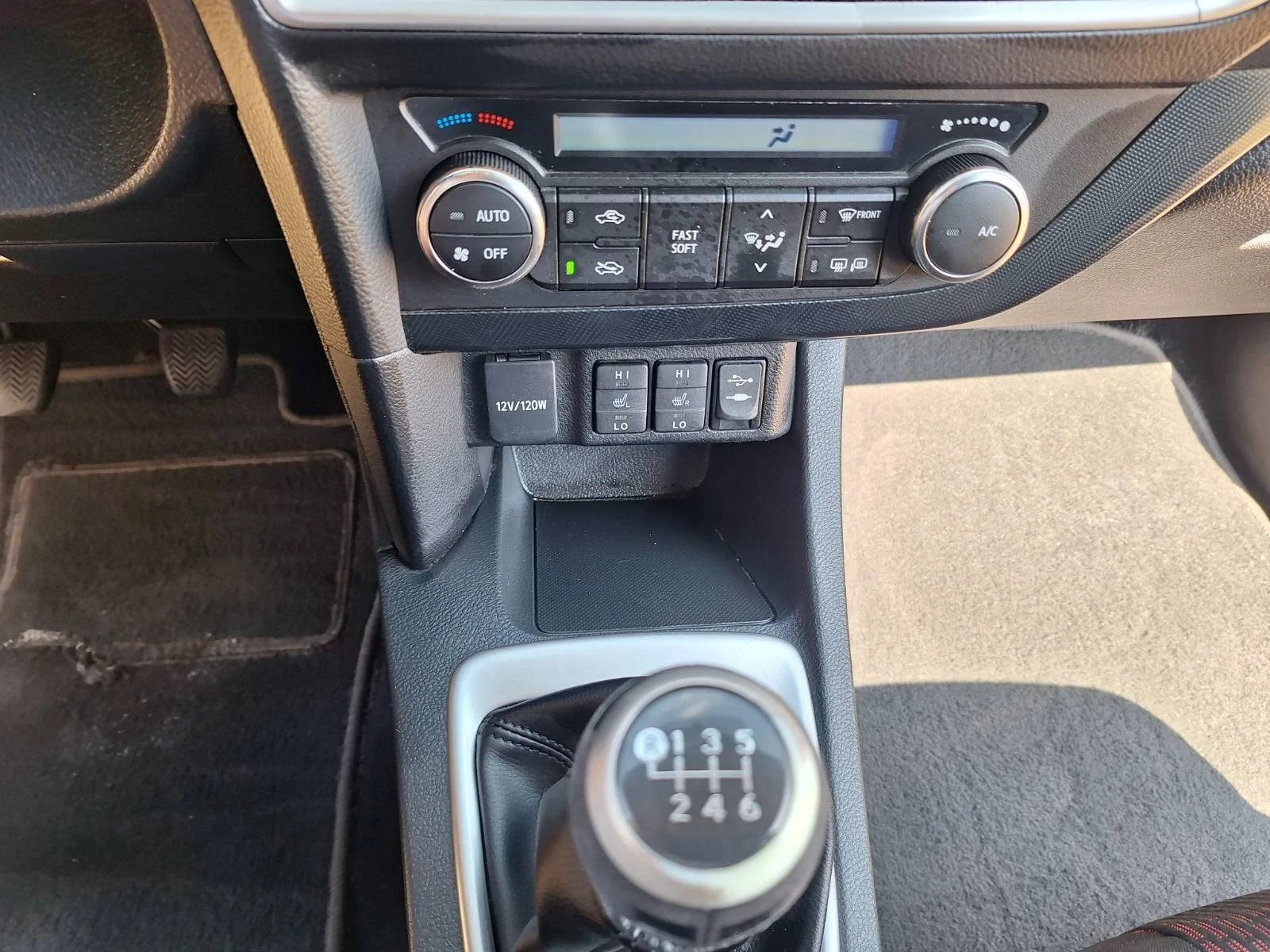Toyota Auris 2.0d4d/Нави-Камера-Ксенон-6ск* , снимка 13 - Автомобили и джипове - 55650725