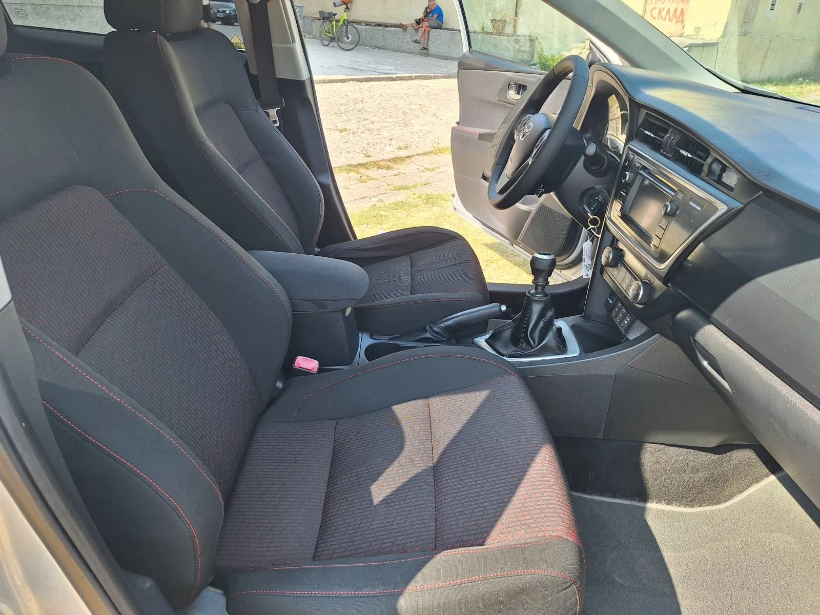 Toyota Auris 2.0d4d/Нави-Камера-Ксенон-6ск* , снимка 15 - Автомобили и джипове - 55650725