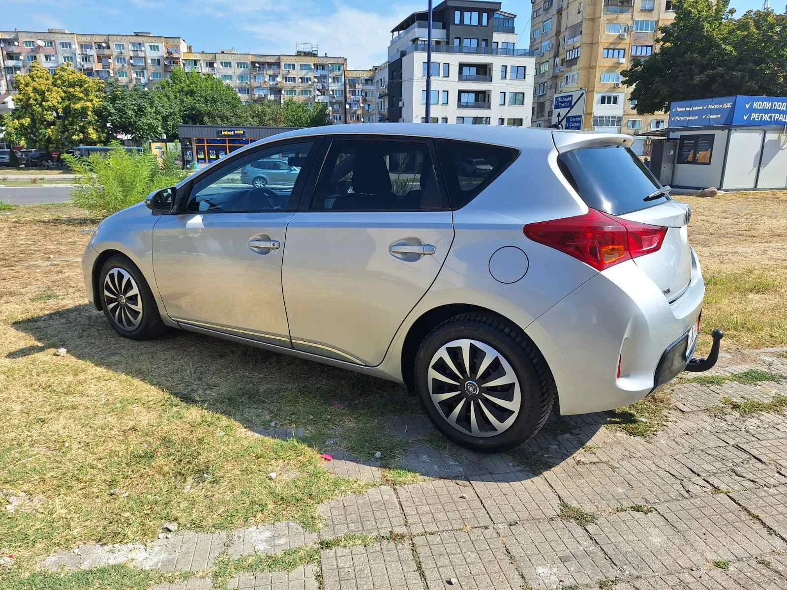 Toyota Auris 2.0d4d/Нави-Камера-Ксенон-6ск* , снимка 8 - Автомобили и джипове - 55650725