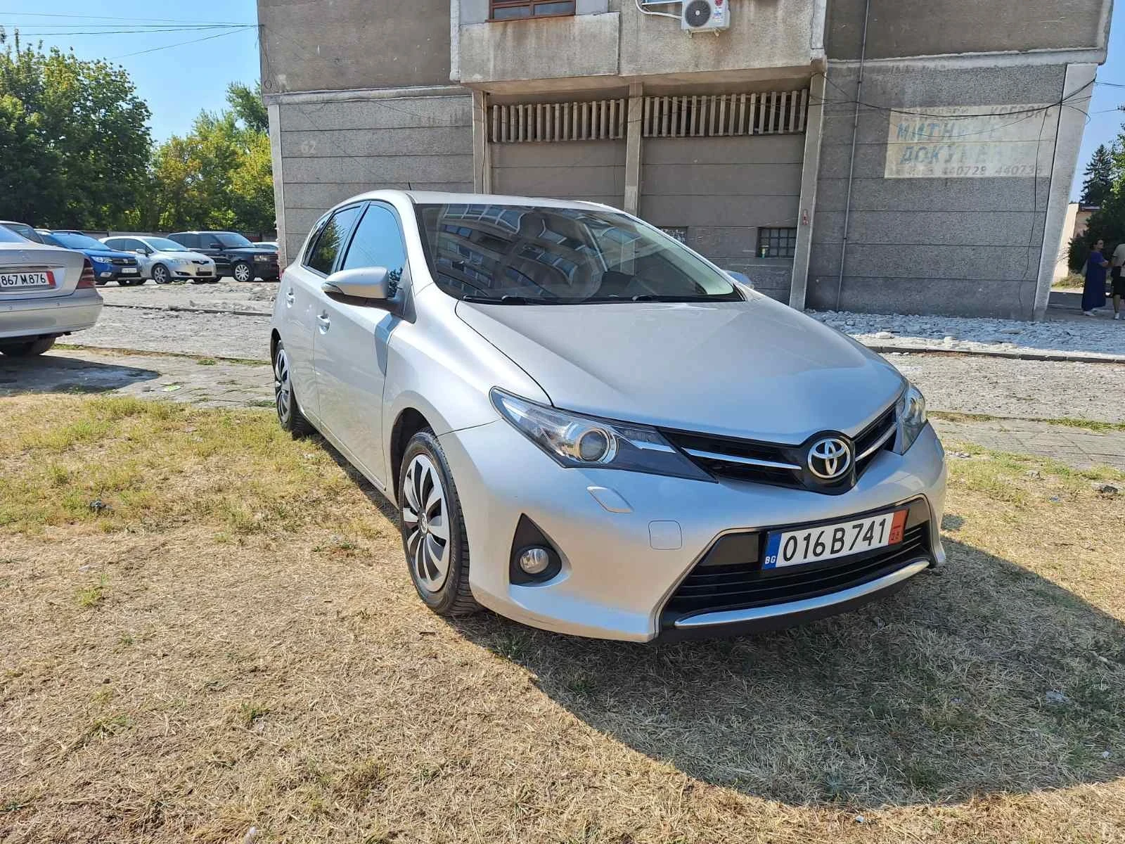 Toyota Auris 2.0d4d/Нави-Камера-Ксенон-6ск* 
