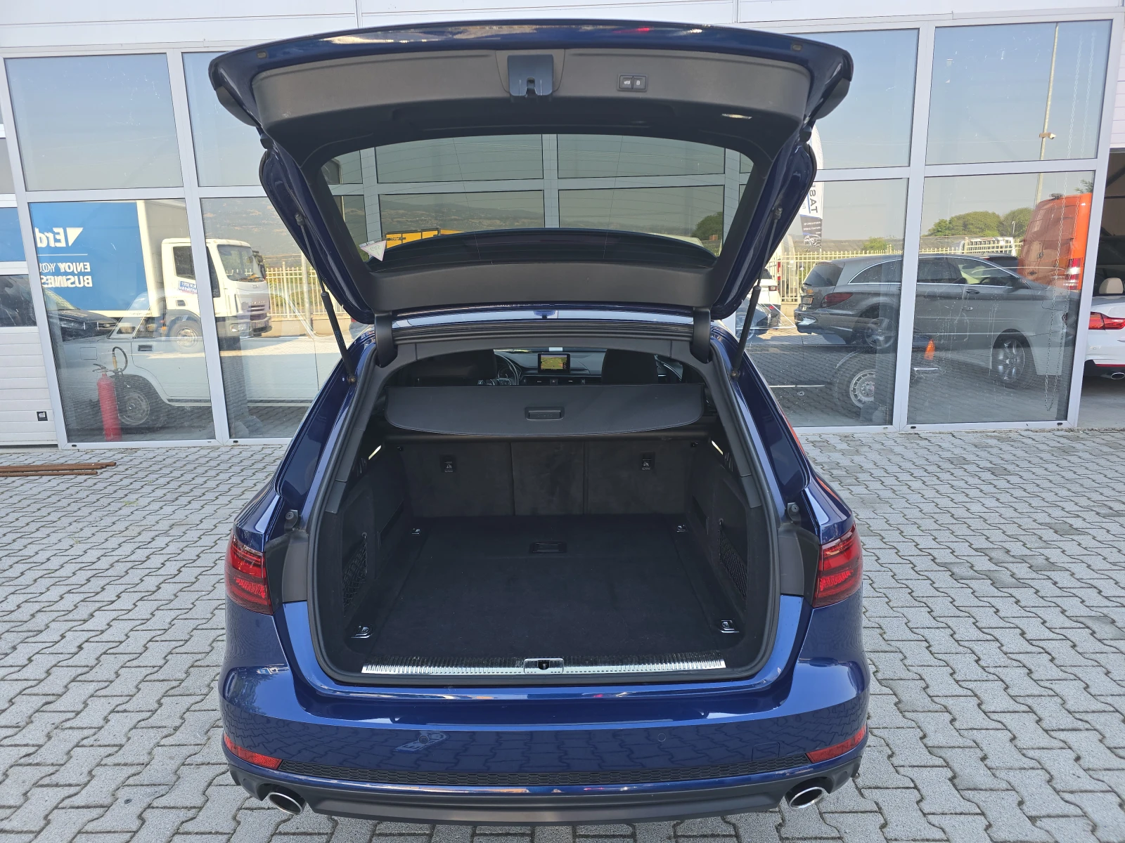 Audi A4 G-tron!! S-line!! Led!! Distronic!!, снимка 17 - Автомобили и джипове - 55965827