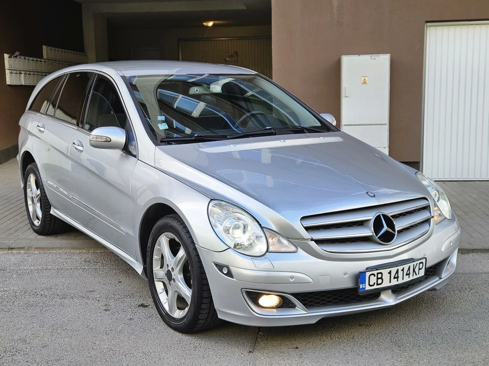 Mercedes-Benz R 320, снимка 3 - Автомобили и джипове - 56261886