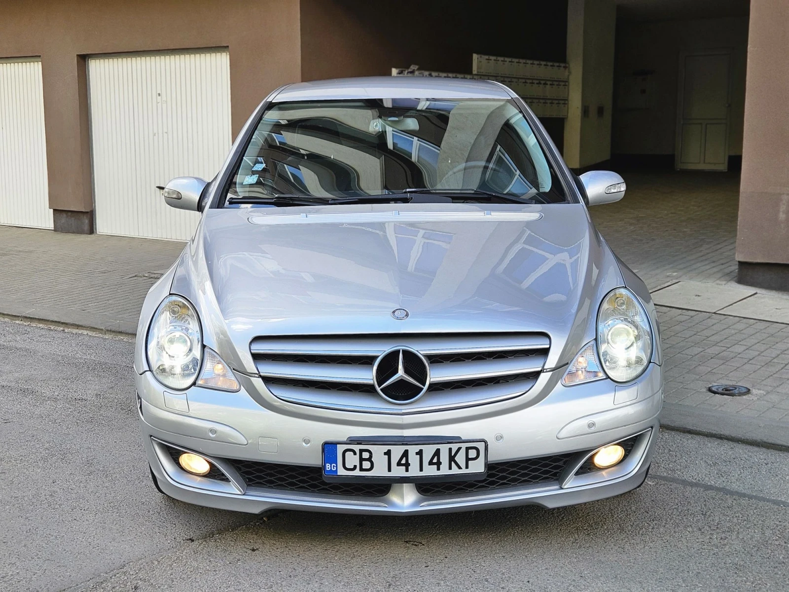 Mercedes-Benz R 320, снимка 2 - Автомобили и джипове - 56261886