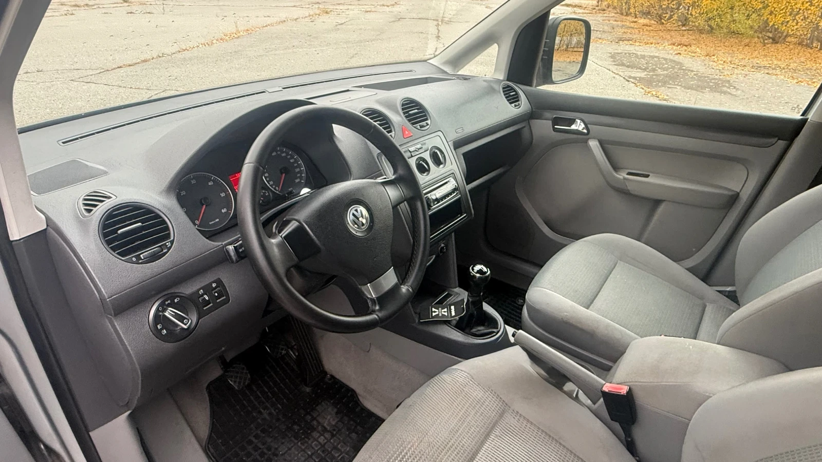 VW Caddy 1.9TDI, снимка 10 - Автомобили и джипове - 56618372