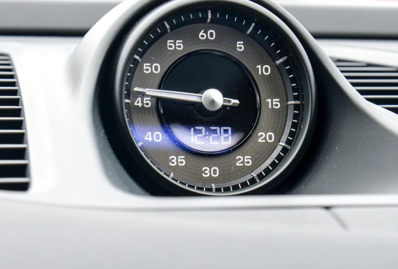 Porsche Macan TURBO/ELECTRIC/SPORT CHRO/CARBON/BOSE/PANO/MATRIX/, снимка 11 - Автомобили и джипове - 50810759